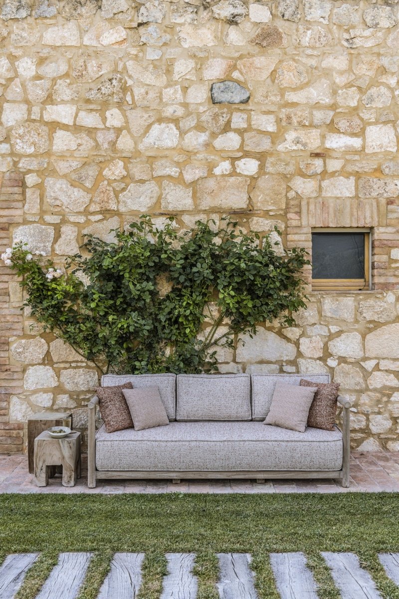 2,5-Seater Mieke | Teak Natural Grey / PE Wicker Sand - NU PUUR & GROEN