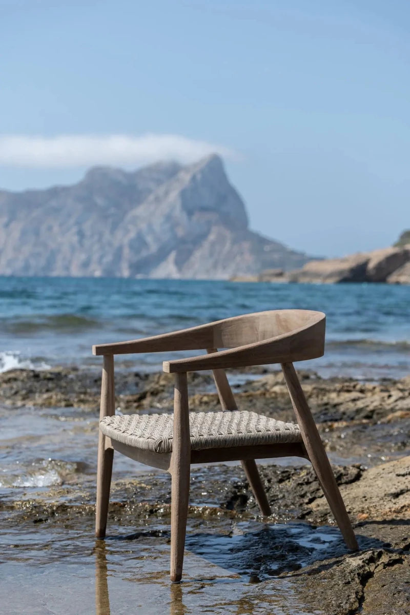 Easy Chair Faye Wicker Seat | Teak Natural Grey - NU PUUR & GROEN