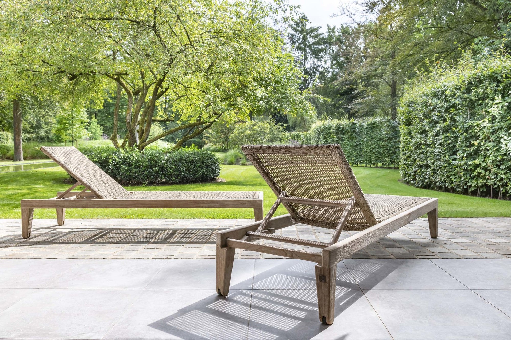 Sunlounger Lisa incl. Wheels | Teak Natural Grey / PE Wicker Antique Weed