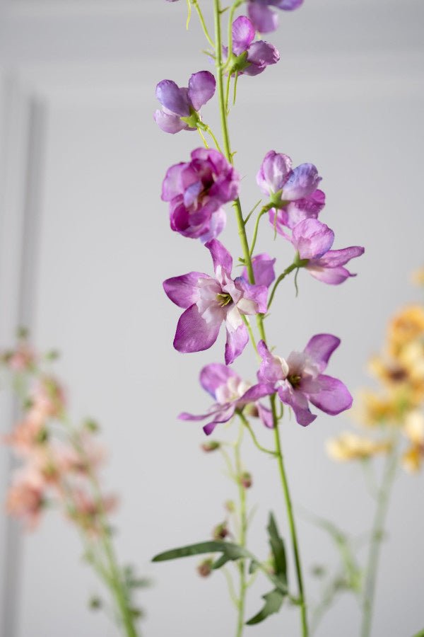 Kunstbloem Delphinium Tak Lavendel | 101 cm - NU PUUR & GROEN