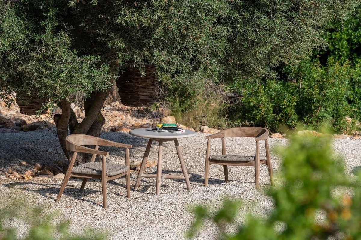 Low dining Bistro Round Table Faye | Teak Natural Grey / Concrete Top - NU PUUR & GROEN