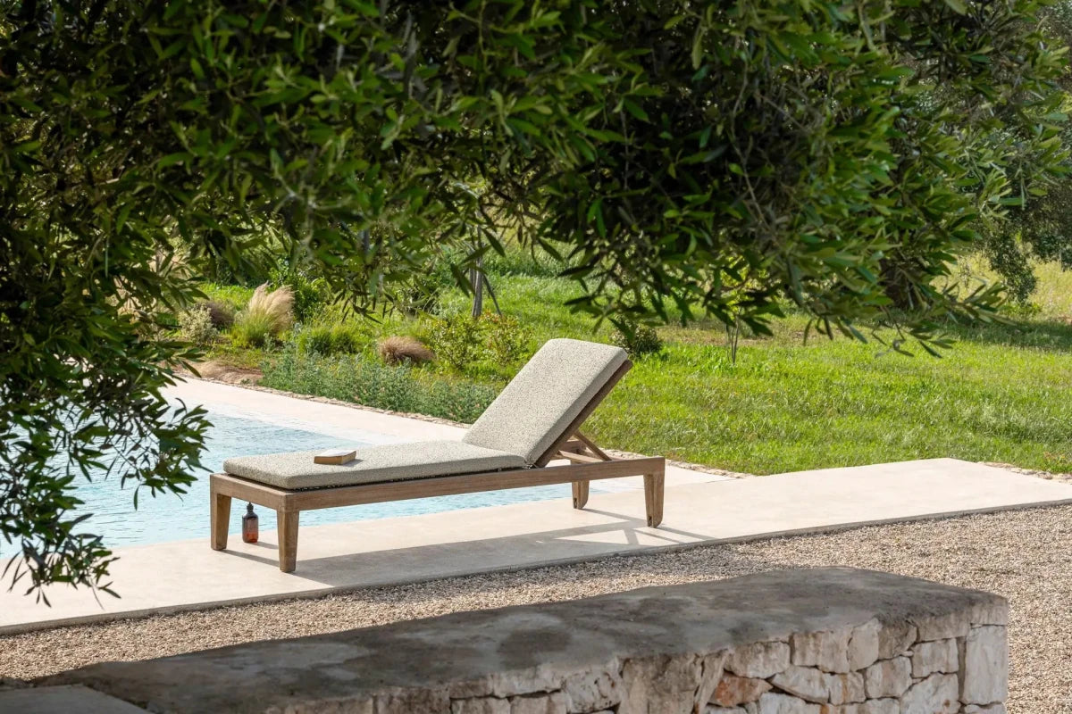Sunlounger Lisa incl. Wheels | Teak Natural Grey / PE Wicker Antique Weed - NU PUUR & GROEN